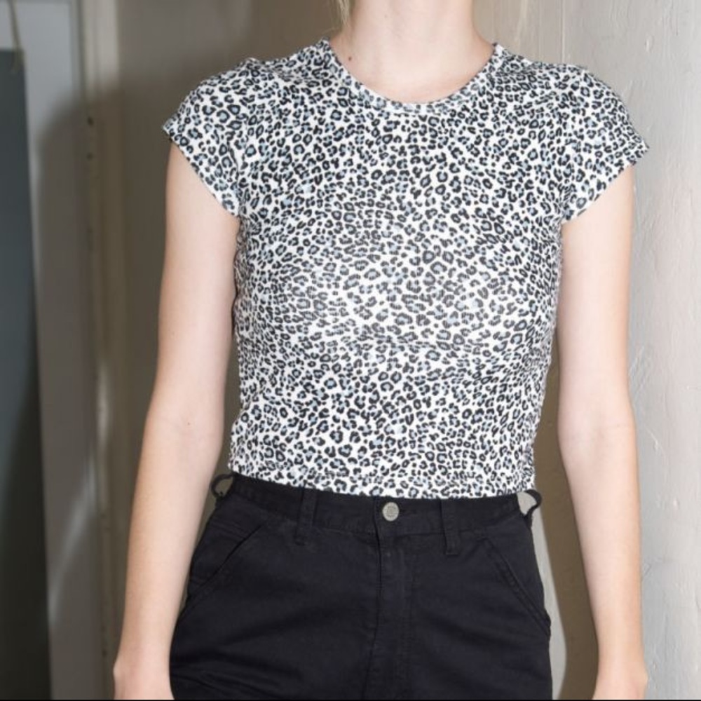 brandy melville blue and white cheetah top🦋